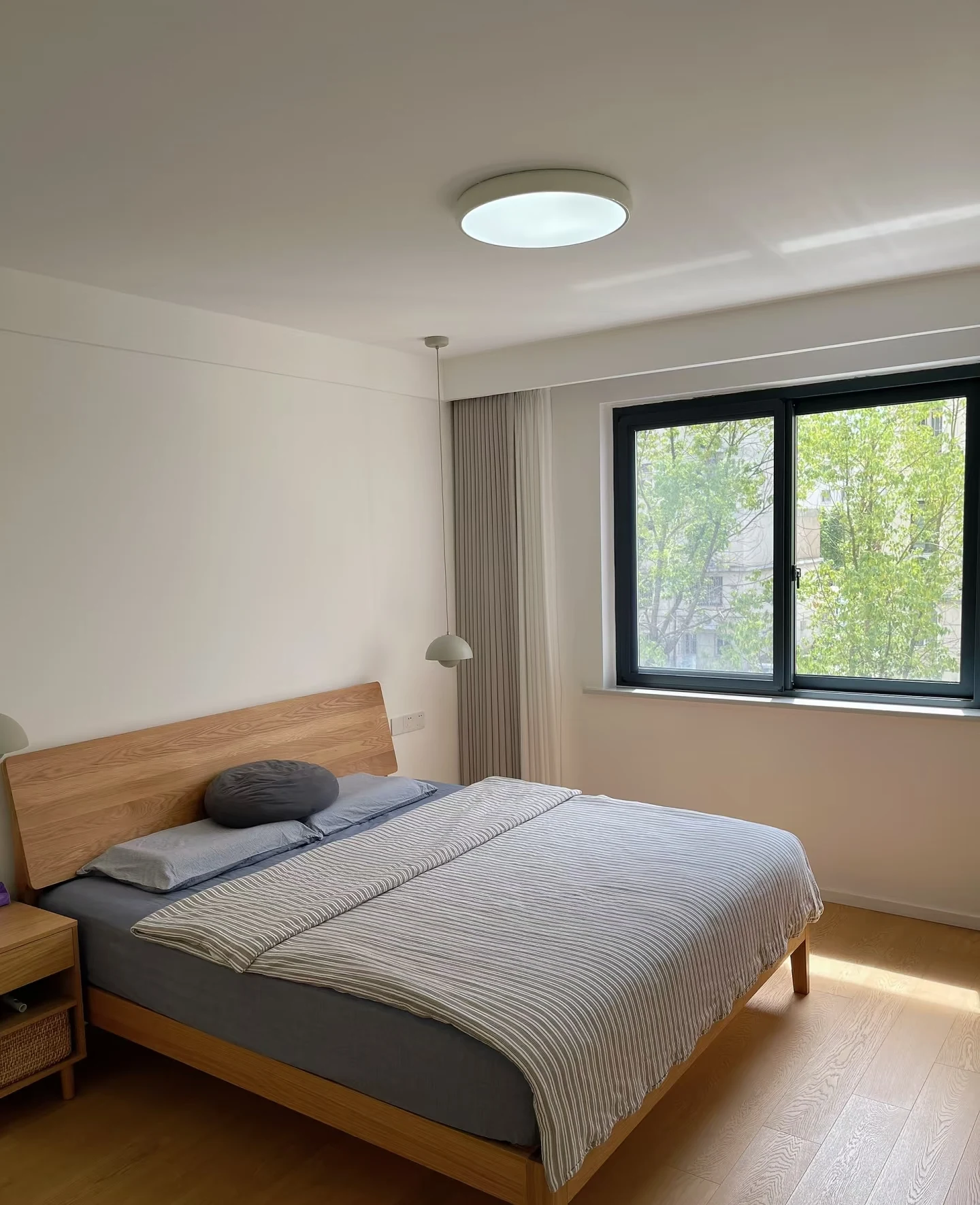 A minimal, clutter-free bedroom